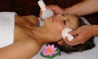 Wellness_Kraeuterstempelmassage.jpg